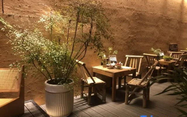 Ziyun Ge Light Luxury Smart Homestay (West Lake Branch)