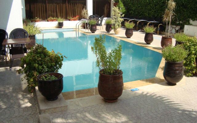 New Farah Hotel