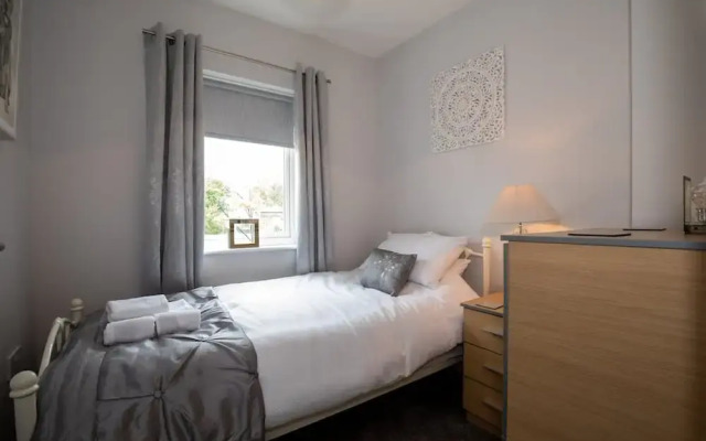 Blue Bridge View - Sleeps 7 With Free Parking