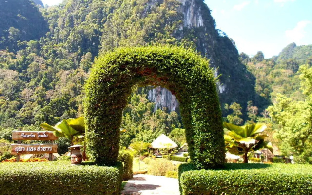 The Cliff and River Jungle Resort