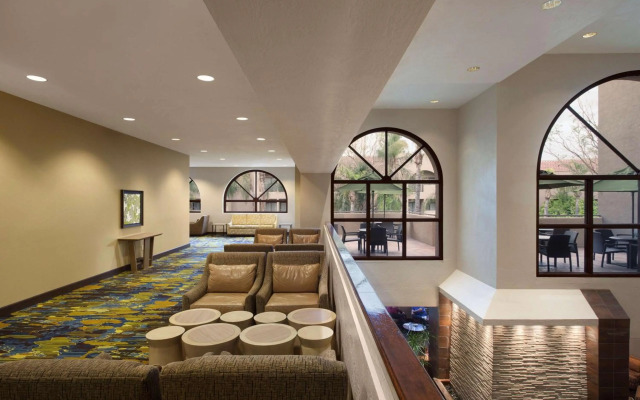 Embassy Suites by Hilton Phoenix Tempe