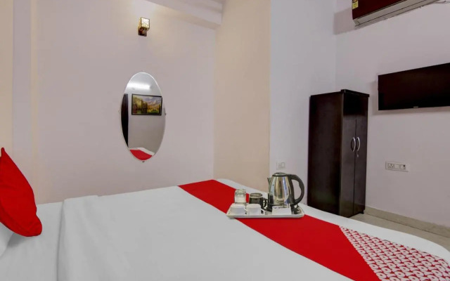 OYO Flagship 80478C Yadav Residency