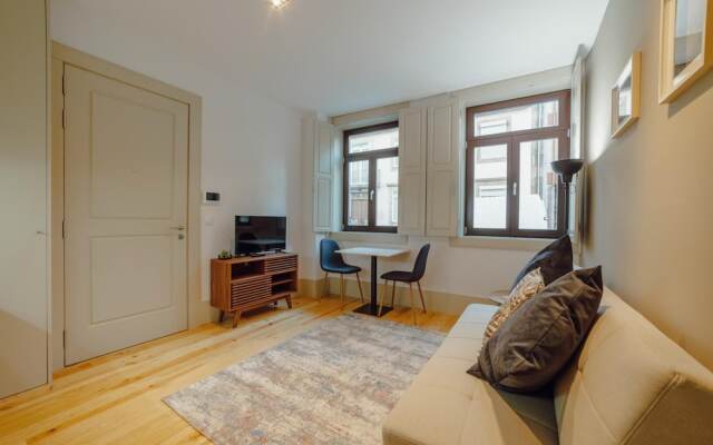 Legacy Oporto Design Apartment A by Vacationy