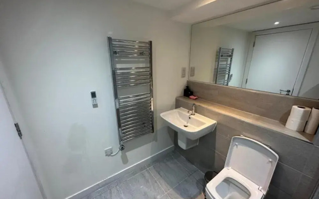 Central Trafford Apartment Free Parking