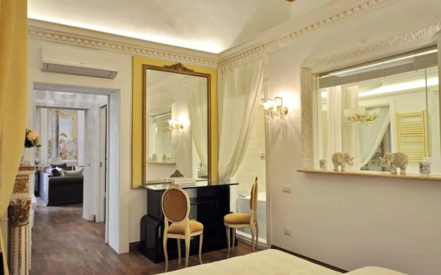 Luxury Navona Apartments by Flatinrome