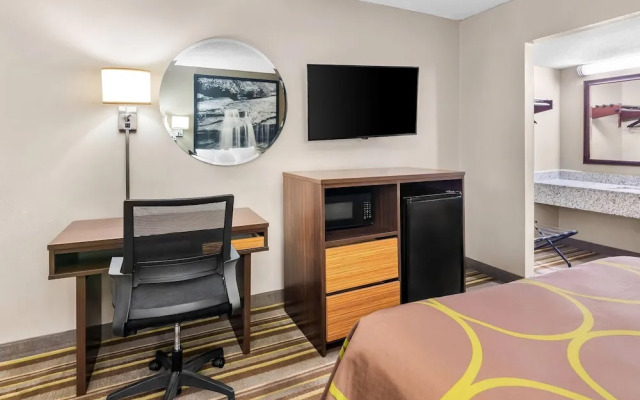 Super 8 Motel - Columbia