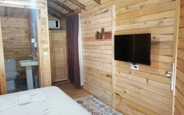 Green Pine Beach & Bungalows