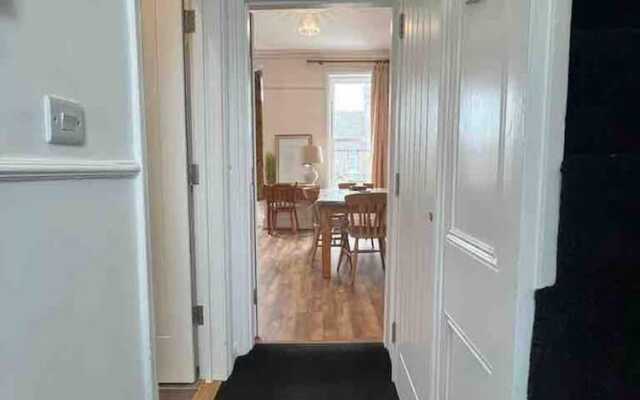 Stunning 4-bed Apartment in Cambridge