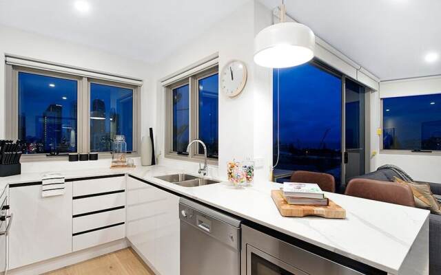NEO Apartments - Holidays Gold Coast