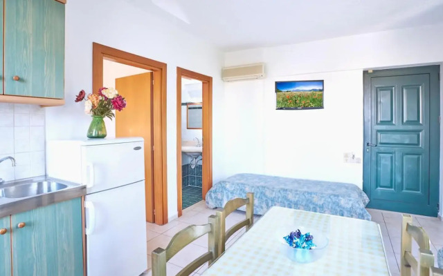 Dionysos Apartments and Studios