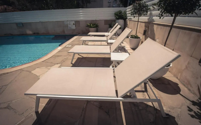 Chrielka Hotel Apartments
