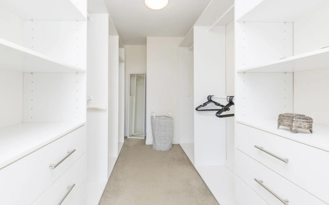 Sydney Seaside Contemporary Executive Living