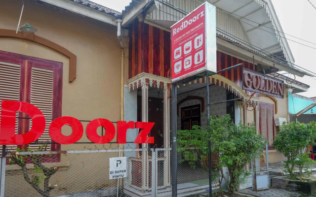 RedDoorz At Golden Inn Tugu Yogyakarta