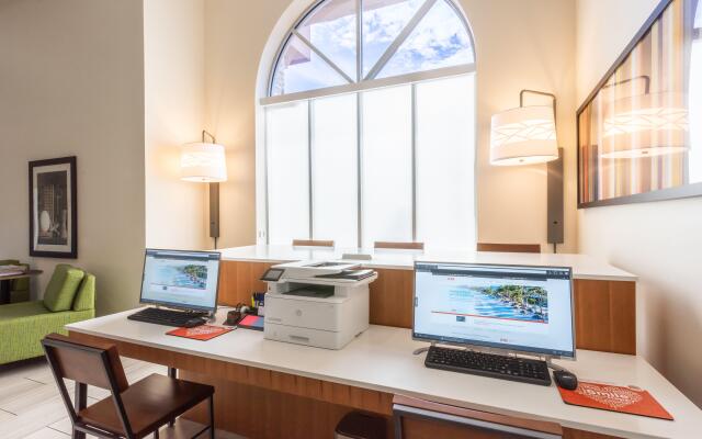 Holiday Inn Express & Suites Bradenton West by IHG