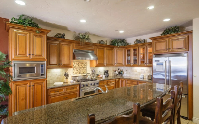 Valentina #401 3 Bedroom Condo by RedAwning