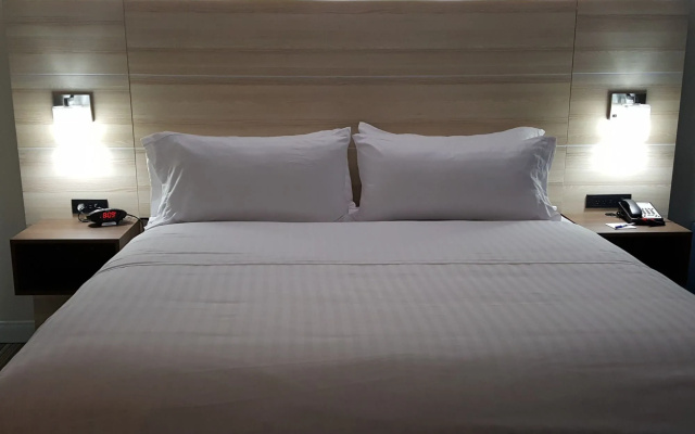 Holiday Inn Express & Suites Toledo West by IHG