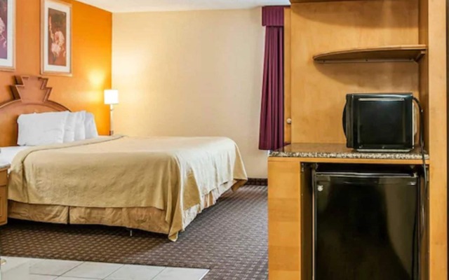 Quality Inn & Suites Shelbyville I-74