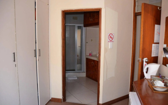 El Cazador Guest House