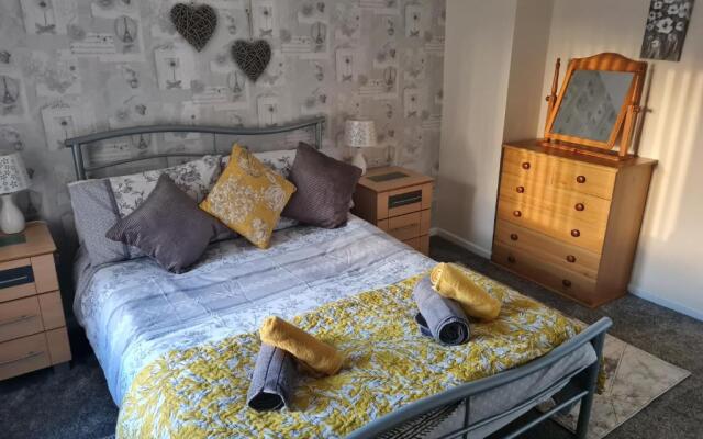 Comfy Quiet Town House