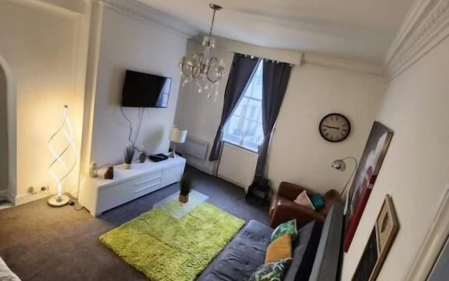 Russell Square Apartment