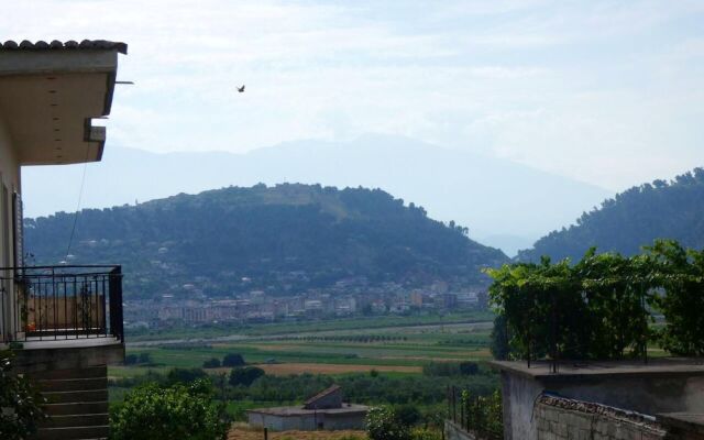 Studio in Berat, with Wonderful Mountain View, Enclosed Garden And Wifi - 107 Km From the Beach