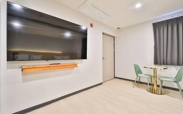Hotel 701