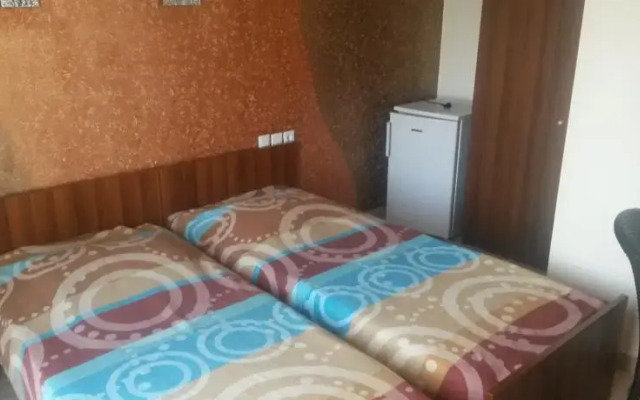 Evpator Rooms