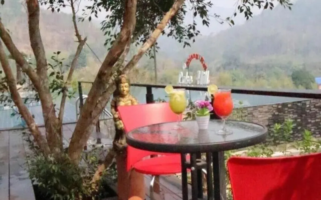 Chiangrai Lake Hill Resort
