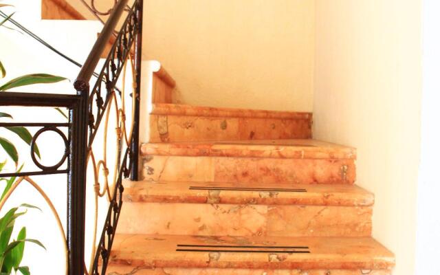 Maya Del Centro - Adults Only