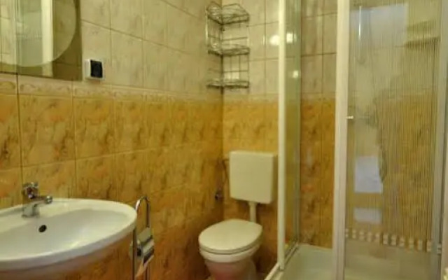 Pokoje Gościnne Pod Lipą