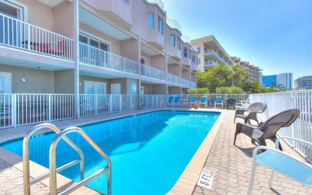 Bayway Luxury Townhome 4 Bedroom Townhouse by RedAwning