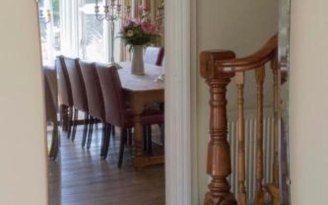 The Grange Guesthouse, Cefn-Coed