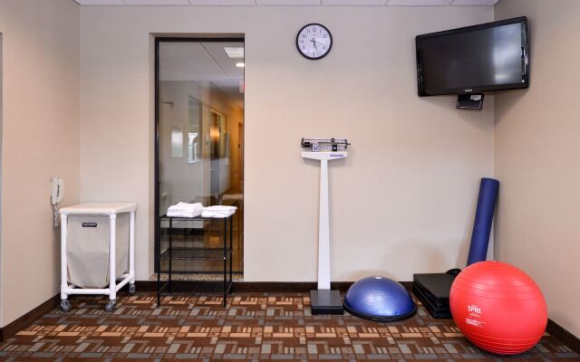 Holiday Inn Express and Suites Fairmont by IHG