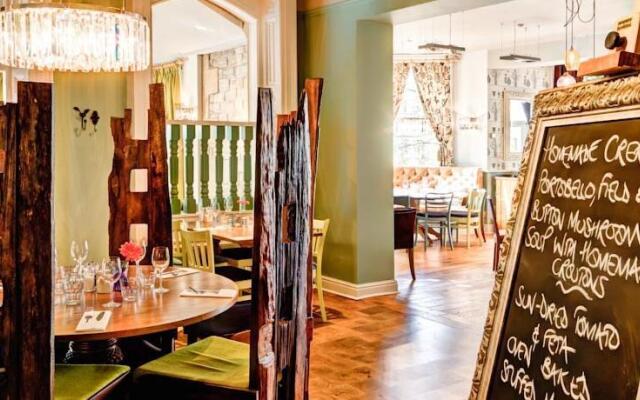 Holmfield Arms Hotel