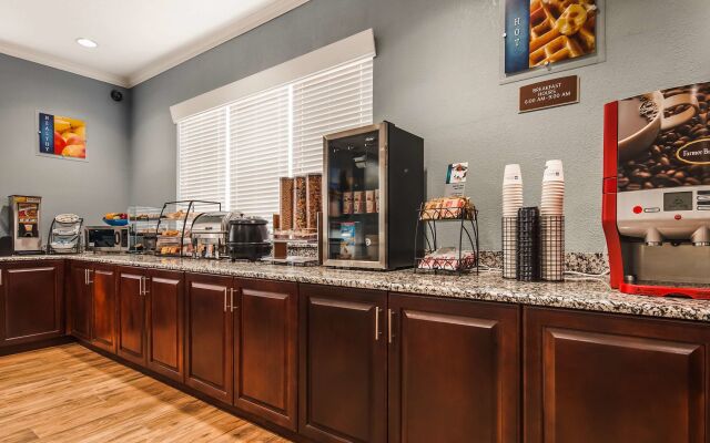 Best Western Teal Lake Inn