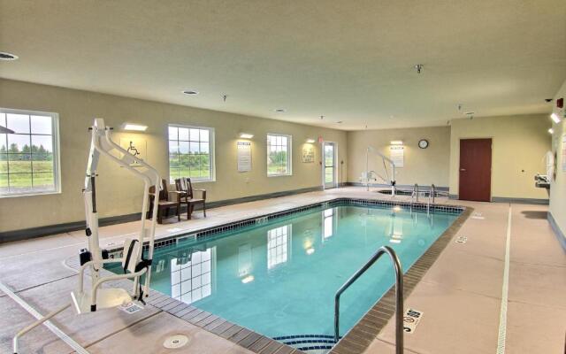 AmeriVu Inn and Suites