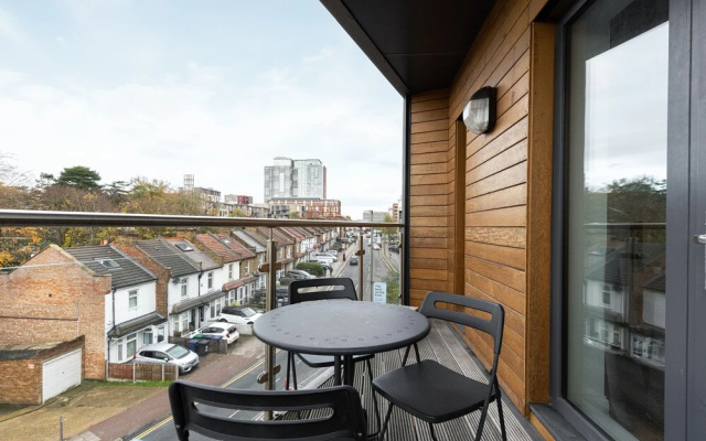 Premium 2 Bed Flat near Colindale Station