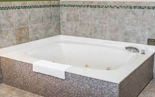 Quality Inn & Suites South Bend Airport