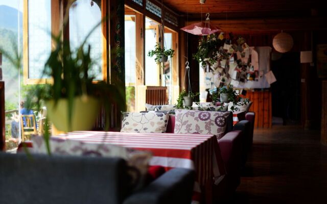 Dragon's Den Hostel in Longji Rice Terraces