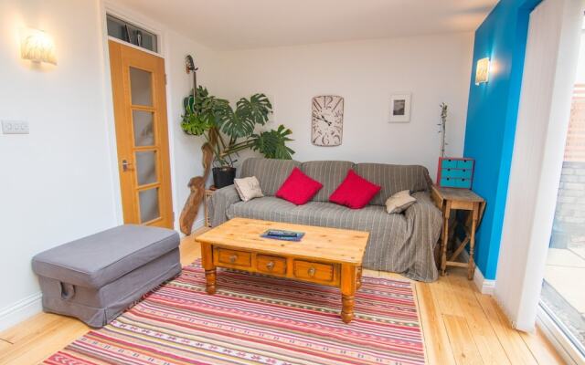 Spacious 2BR Garden Flat for 6 in Bristol