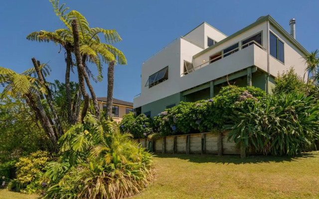Picturesque on Paku - Tairua Holiday Home