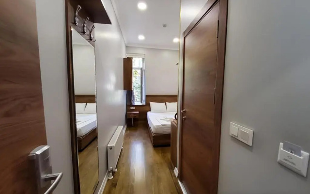 Moonlight Hotel & Hostel