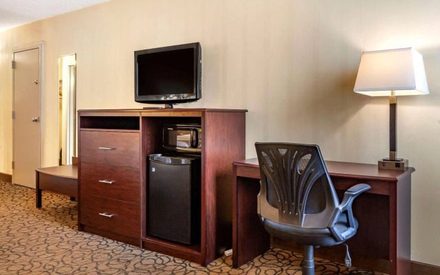 Quality Inn & Suites Escanaba North