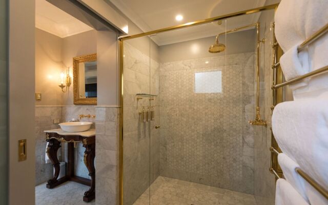 Studio Guest Suites