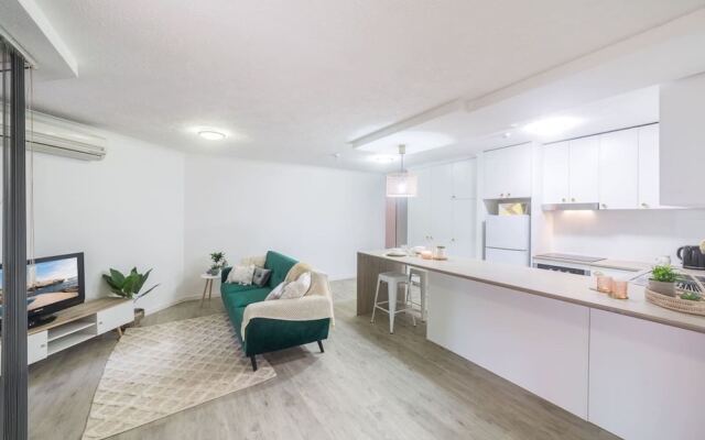 Beautiful Fresh Large 2BR 2Bath Apt