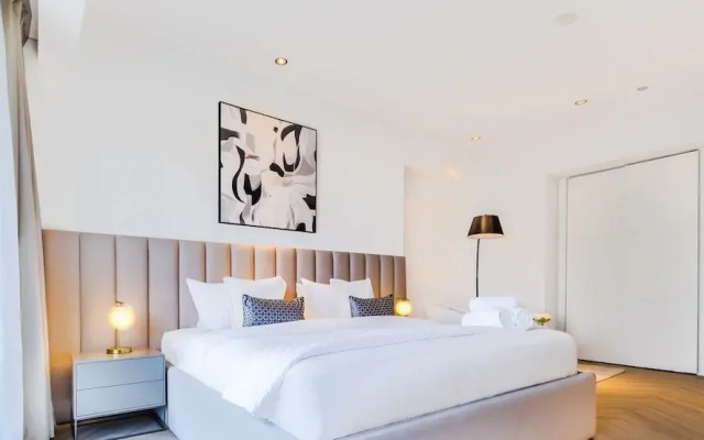 LUX The JW Marina Studio 2