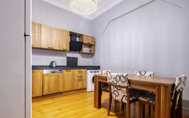 Refreshing and Central Apartment in Beyoglu