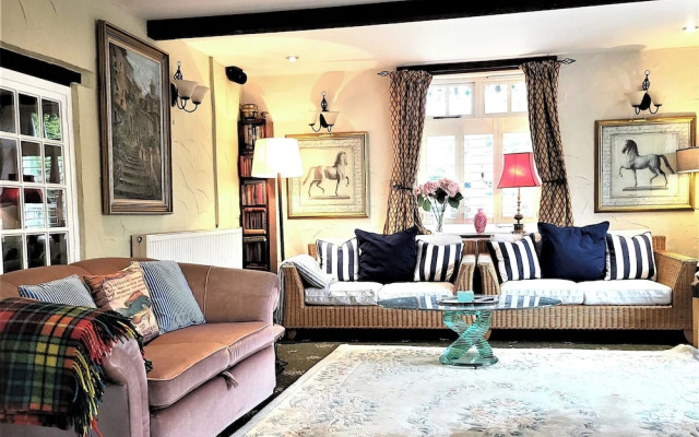 Escape the Ordinary - Dorset Village Vacation