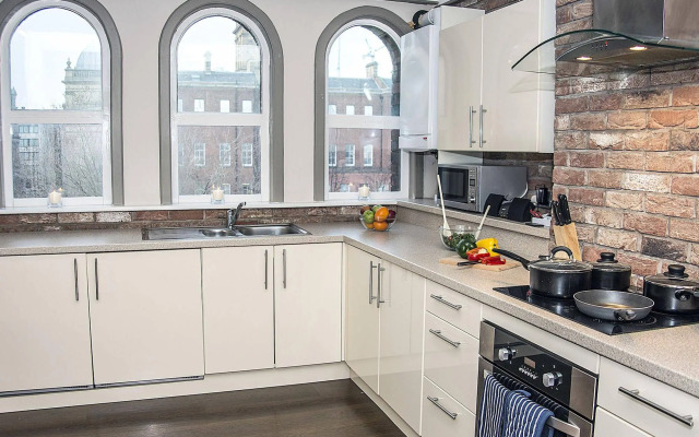 Base Serviced Apartments - Sir Thomas Street