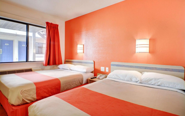 Motel 6 Southington, CT - Hartford